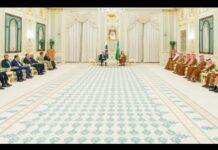 وزیراعظم شہباز شریف وفد کے ہمراہ سعودی عرب پہنچ گئے، ملاقاتیں جاری